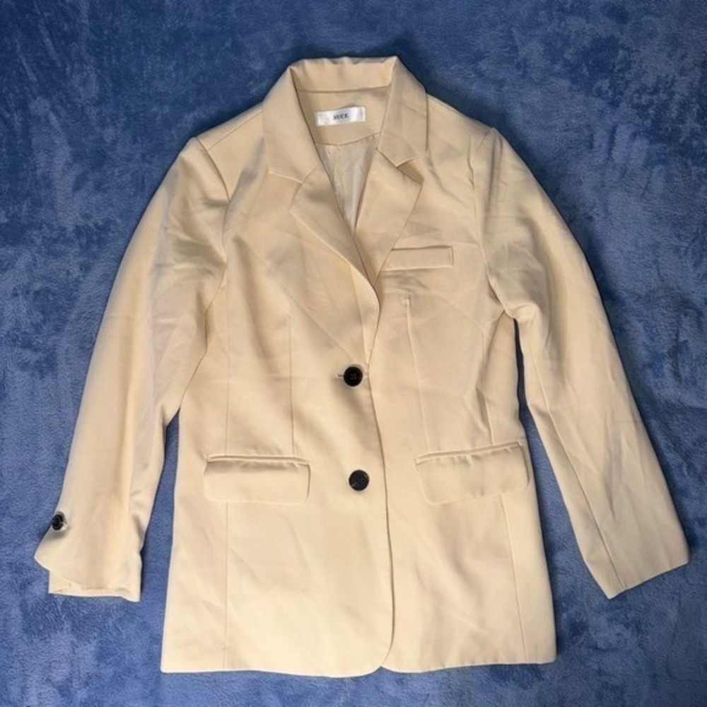 Cream blazer with black buttons